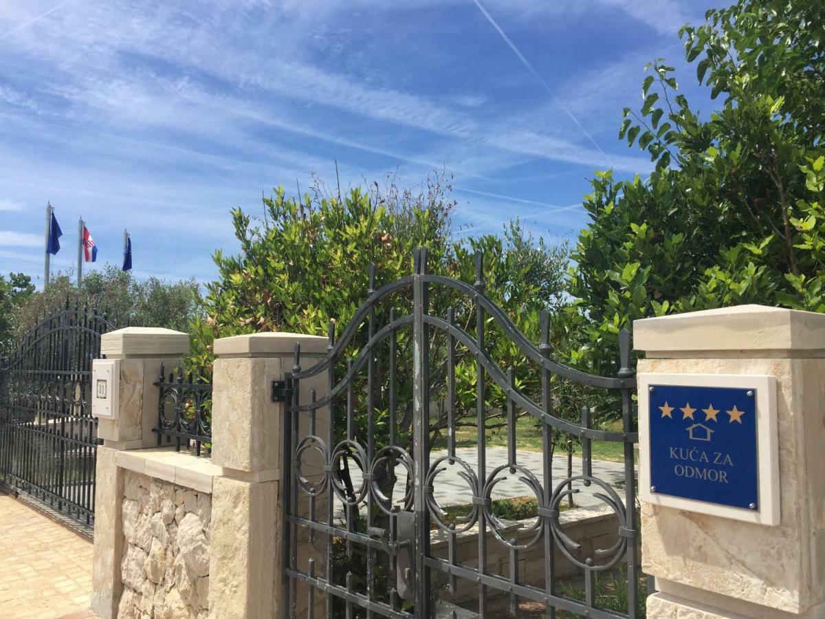 Villa Dabo Novalja Bagian luar foto